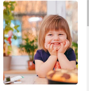 Fröhliches Kind in einer Kindertageseinrichtung – Erzieherin auf Abruf Heidelberg